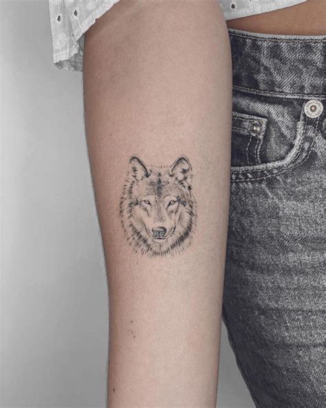 tatuajes de lobos pequeños|tatuajes de lobos elegantes.